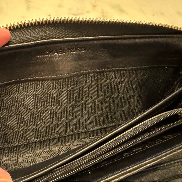 Michael Kors Quilted Black Leather Zip-around Long Wallet Wristlet - Picture 7 of 12